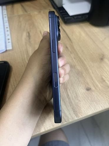 телефон с большой батареей: IPhone 17 Pro, Новый, 256 ГБ, Blue Titanium, Защитное стекло, Чехол, Коробка, 100 % — 1