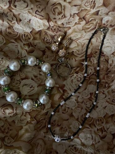 Продаю набором разную бижутерию отдам все за 250 если что-то