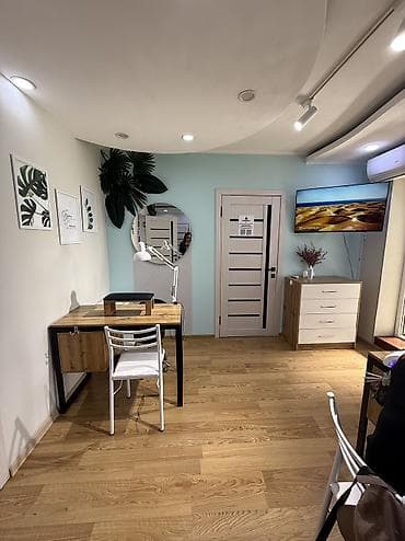 визажное место: • сдается стол для нейл-мастера • ⁠Сухомлинова 19 (район Политеха) • — 3