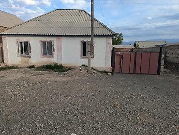 продается кашара: Дом с подвалом с участком 6 соток по адресу Светлая 55 - Одноэтажный — 10