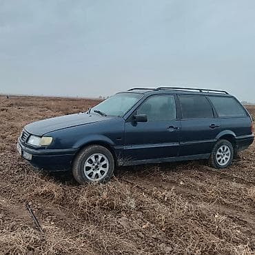 багаж авто: Volkswagen Passat: 1994 г., Универсал — 9
