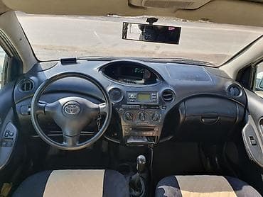 Toyota: Toyota Yaris: 2005 г., Механика, Бензин, Хетчбек — 5