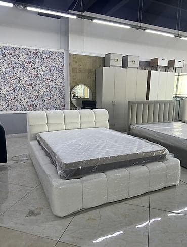 Дом и сад: Мягкая двуспальная кровать с высоким изголовьем - Современный дизайн — 1