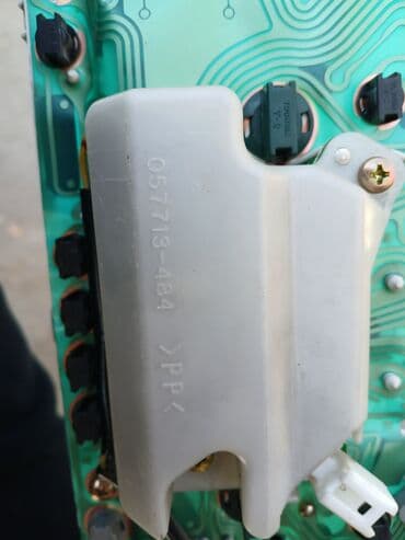 тико автомат машина: Приборлор калканы Toyota 2000 г., Оригинал, Жапония — 2