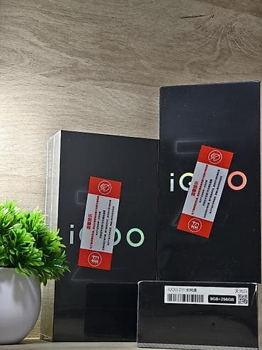 Vivo iQOO 11, 256 ГБ, цвет - Белый