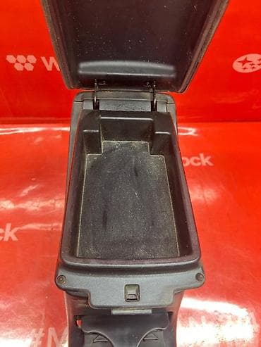 подножка лексус: Подлокотник Lexus, цвет - Черный, Б/у, Платная доставка, Самовывоз — 5