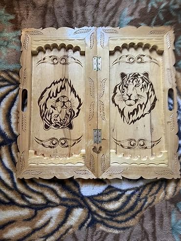 шахматные книги: Резная деревянная доска 2-в-1: шахматы и нарды - Материал: массив — 2