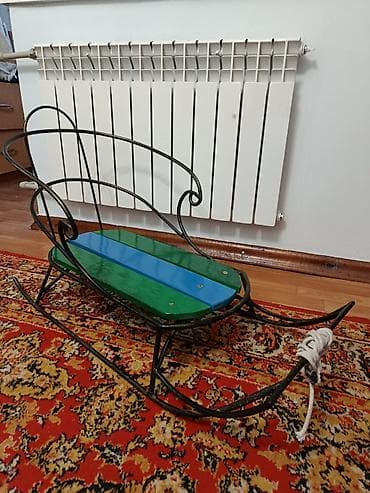 Детские санки с высокой спинкой и тягой - Прочная металлическая рама — 1