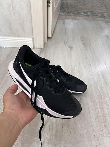 Nike precision 5
Размер 42
Волейбол