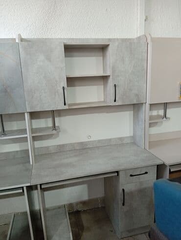 угловой письменный стол: Компьютерный стол, Новый, С полками — 1