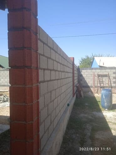 услуги разнорабочего: Кладка пескоблока, Забор рванный, стандартный,узкий, широкий — 6