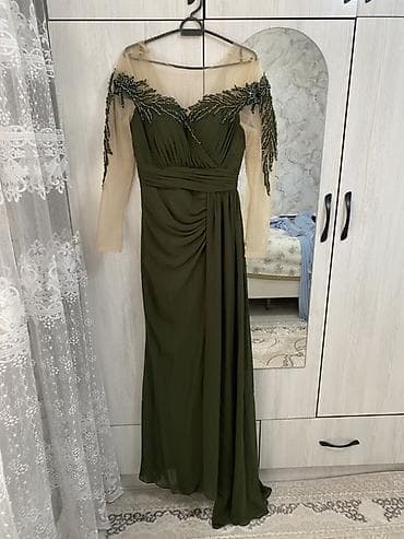Вечернее платье в пол, цвет темно-оливковый. Платье новый одевала один