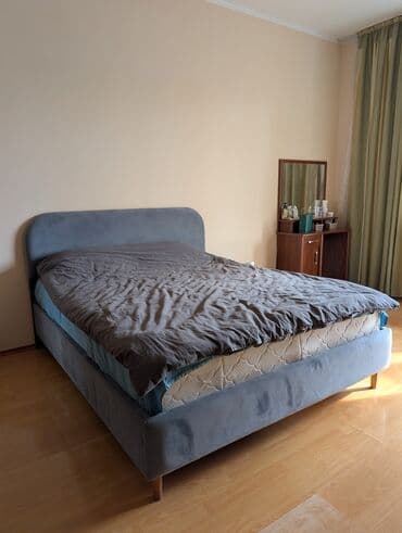 Столы: Двуспальная кровать, Б/у, С матрасом, длина - 200 см — 1