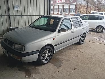 Volkswagen Vento: 1994 г., 2 л, Механика, Бензин, Седан