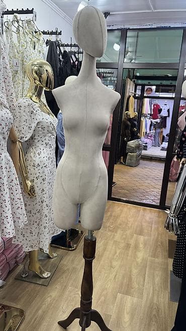 Манекены б/у 4000 с — 2