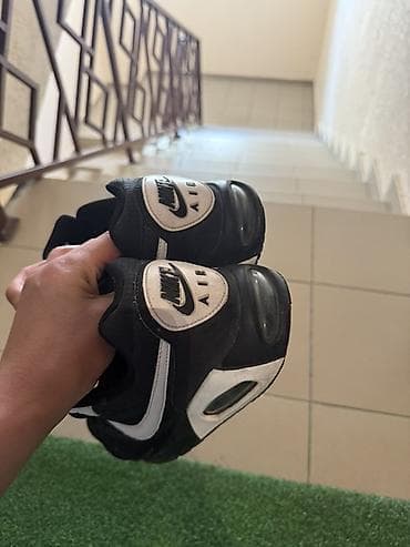 atom total: Кроссовки Nike Air Max, классическая модель в черно‑белом цвете — 4