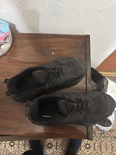 Спорттук бут кийим: Эркектердин кроссовкасы, 45, Reebok, Колдонулган, түсү - Кара, Өзү алып кетүү — 2