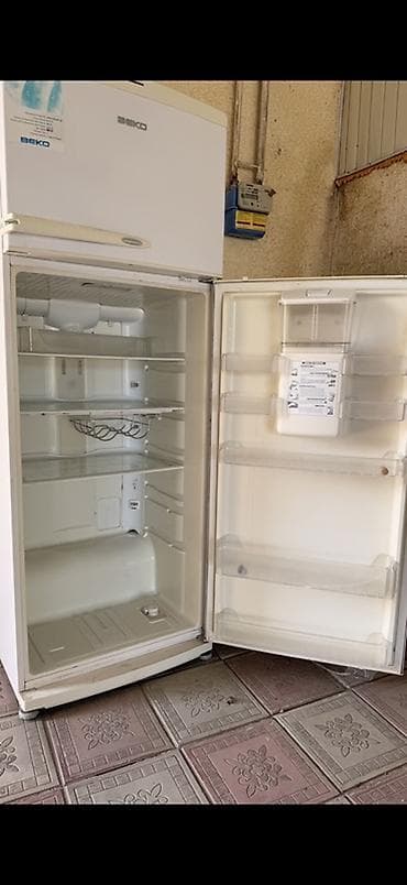 диспенсер с холодильником: Холодильник Beko, Б/у, Двухкамерный — 2