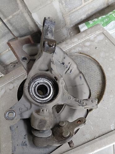 шаровой машины: Поворотный кулак в сборе (правый) с тормозным щитом и ступицей — 1