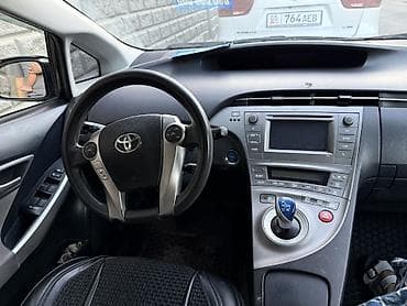 Toyota Prius: 2015 г., 1.8 л, Автомат, Гибрид, Хэтчбэк — 7