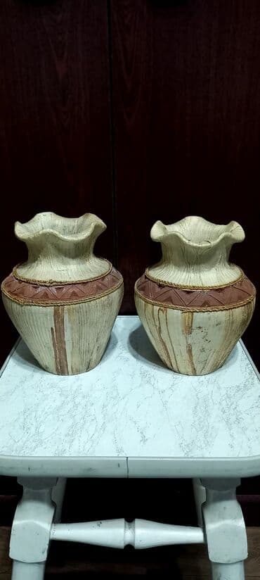 монеты разных стран: Старинные вазы из глины, цена 1000 за одну — 1