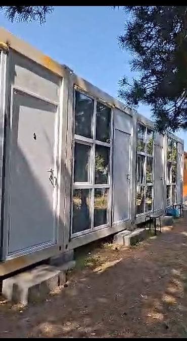 капсулы дом: Двухместные коттеджи в тени сосновых деревьев в пансионате "Золотые — 1