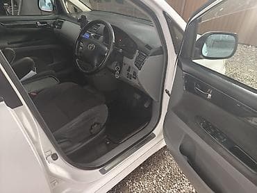 Toyota Ipsum: 2003 г., 2.4 л, Автомат, Бензин, Вэн/Минивэн — 7