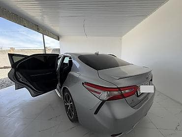 б в: Toyota Camry: 2018 г., 2.5 л, Автомат, Гибрид, Седан — 5