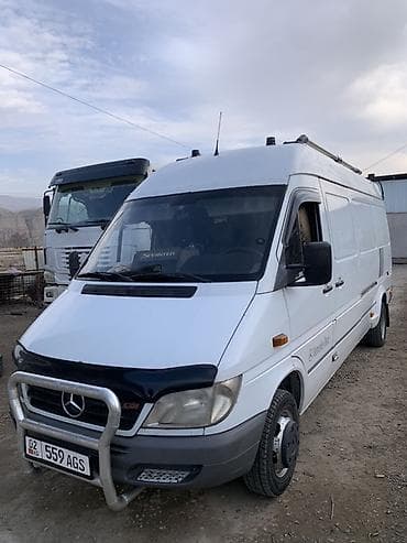 bmw x5 2000: Легкий грузовик, Mercedes-Benz — 1