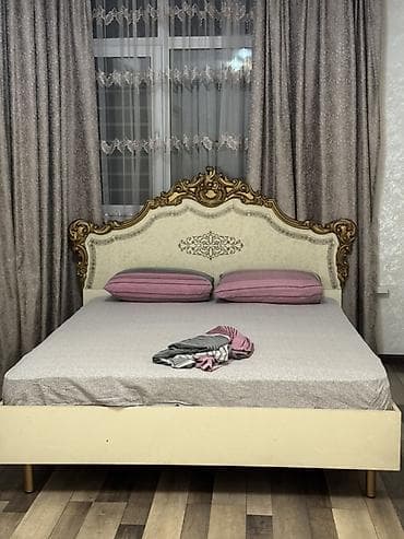 Эмерек: Спальный гарнитур в классическом стиле Состав: - Двуспальная кровать — 9