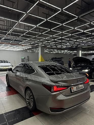 Lexus ES: 2021 г., Гибрид, Седан