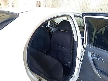 kia ceed: Седан компакт-класса, белый цвет, 4 двери. Передний привод. Кузов с — 5