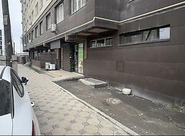 Коммерческая недвижимость: Магазин, В жилом доме, 300 м² Не действующий, Частично с оборудованием, С ремонтом — 2