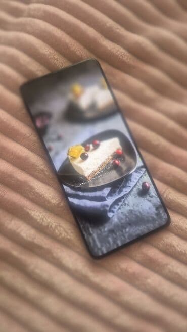 подставка для микрофона: Смартфон с безрамочным дисплеем - Экран: большой, почти без рамок — 1