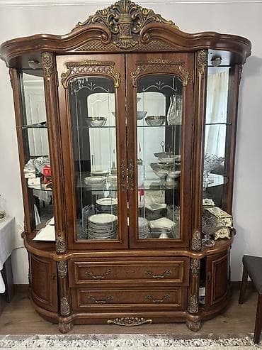 кухный буфет: Витрина/буфет для посуды в классическом стиле. - Материал: массив — 1