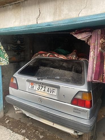 сктер: Volkswagen Golf: 1988 г., 1.3 л, Кол менен иштөөчү, Бензин, Хетчбек — 1