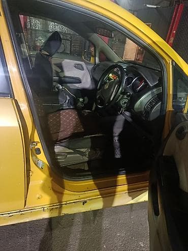 Продажа авто: Honda Fit: 2005 г., 1.5 л, Вариатор, Бензин, Хэтчбэк — 4