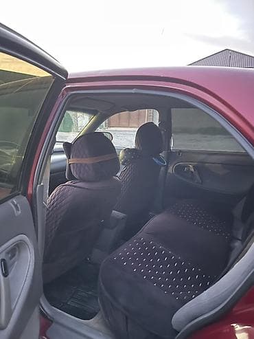 Транспорт: Mazda 626: 1992 г., 2 л, Механика, Бензин, Седан — 6