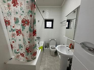 Кыймылсыз мүлк: На участке расположены 2 двухэтажных дома, благоустроенный двор с — 7