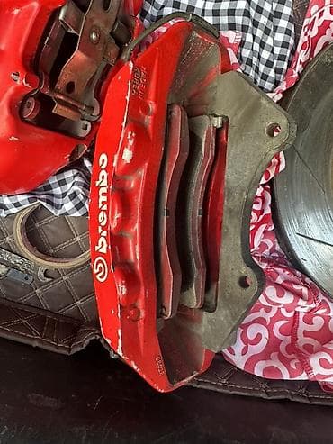 гидравлический тормоз: Тормозной комплект Brembo (передняя ось) Состав: - 2 передних — 1