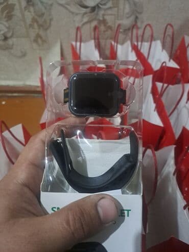 ящик для подарков: Подарочные пакеты новогодние, бумажные. в нём сморт часы и без — 6