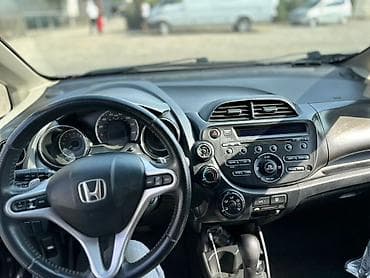 Honda Fit: 2013 г., 1.5 л, Автомат, Бензин, Хэтчбэк — 6