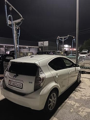 taiota crovn: Toyota Prius C: 2012 г., 1.5 л, Автомат, Гибрид, Хэтчбэк — 4