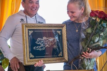 карты мира: Кыргызстандын картасы (3 D) айнекте. Сваровский таш менен чегилген ( — 4