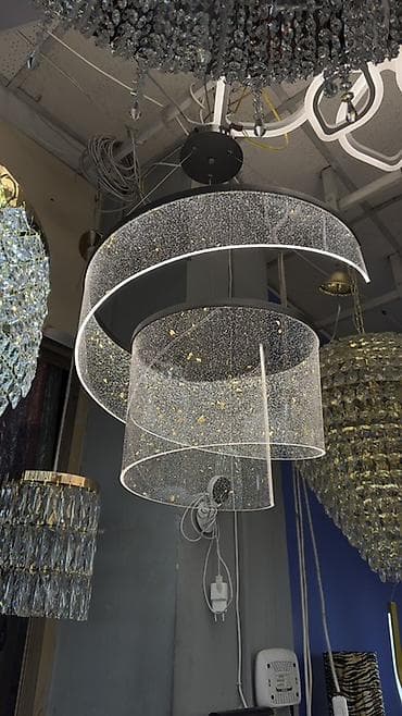 Потолочный светильник/люстра с акриловыми рассеивателями и встроенной