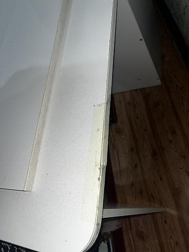used bed: Маникюрный стол состояние хорошая — 3