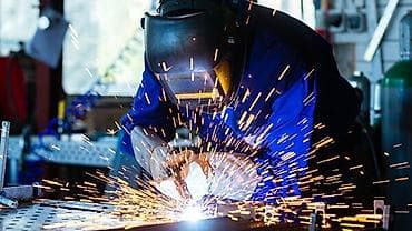 Требуется сварщик,стаж работы не менее 6 лет.Уменее изготовлять