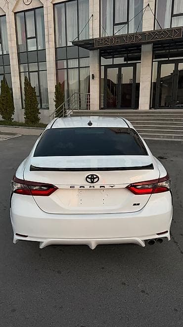 Транспорт: Toyota Camry: 2021 г., 2.5 л, Автомат, Бензин, Седан — 3