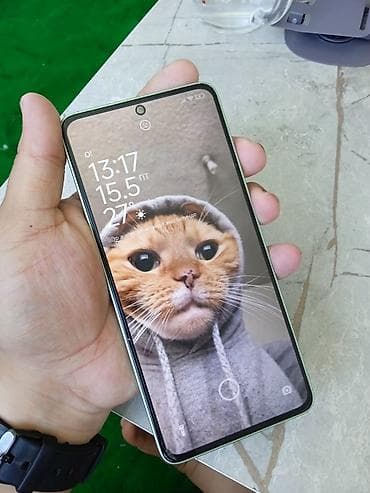 сколько стоит плейстейшен 1: Смартфон в мятно‑зеленом цвете с плоскими гранями и стеклянной задней — 6