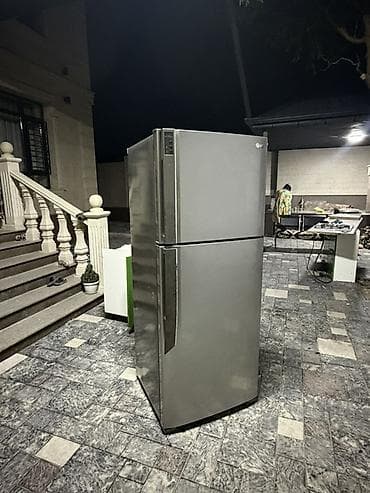 Холодильник LG, двухкамерный, с верхней морозильной камерой. Корпус — — 4